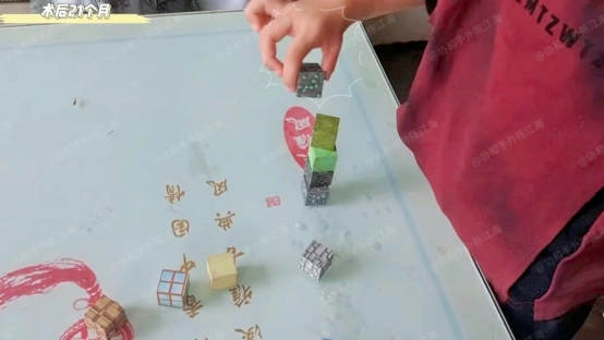漂浮拇:成功保五指|案例47:《从夹着练到主动抓,妈妈的耐心没白费》